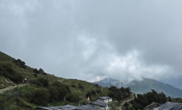 Dayara Bugyal Trek Package